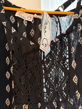 Emma G Black Crochet Front Tank with White Ikat Print nwt size large